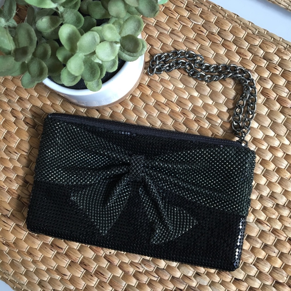 Black clutch